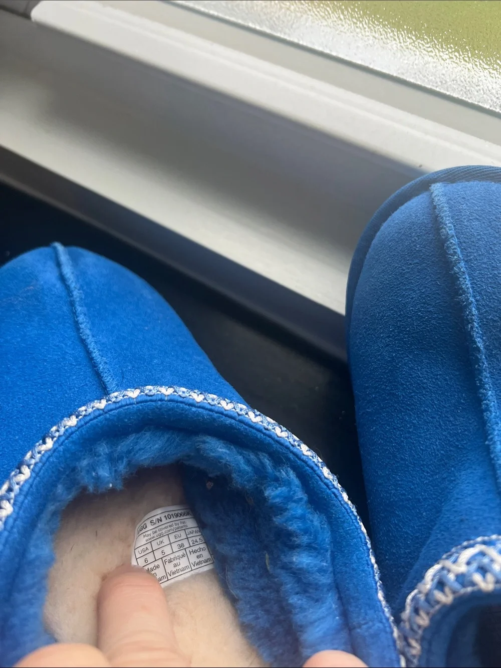 Uggs electric blue kids size 6 1019066K slippers Tasman II eu size 38